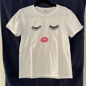 NWOT Yoga eyelashes & lips cotton tee - M